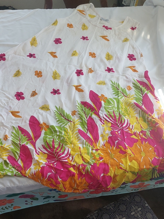 Cw Classics Dresses & Skirts - Classic CW Classics White Dress with Pink Floral Accent Lightweight .Size XL